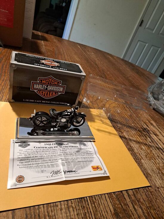 Harley-Davidson Other - Vintage 2002 Harley-Davidson Maisto Avon 1948 FL Panhead 1:18 Diecast Motorcycle